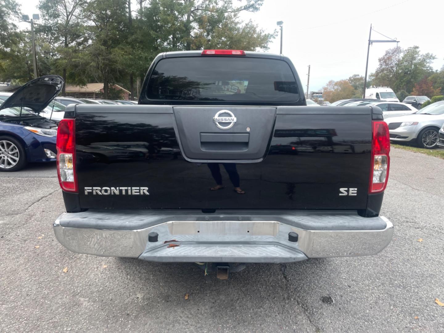 2009 BLACK NISSAN FRONTIER CREW CAB SE (1N6AD07U09C) with an 4.0L engine, Automatic transmission, located at 5103 Dorchester Rd., Charleston, SC, 29418-5607, (843) 767-1122, 36.245171, -115.228050 - Local Trade-in with CD/AUX/Bluetooth, Power Windows, Power Locks, Power Mirrors, Keyless Entry, Alloy Wheels, Bedliner, Tow Package. Clean CarFax (no accidents reported!) 209k miles Located at New Life Auto Sales! 2023 WINNER for Post & Courier's Charleston's Choice Pre-owned Car Dealer AND 2018-2 - Photo#5